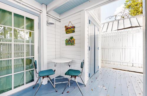 Uptown - Upper Duval Apartment | Seagrass Suite