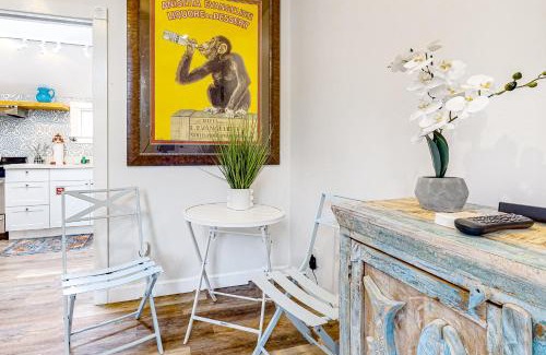 Uptown - Upper Duval Apartment | Seagrass Suite