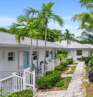 Fort Pierce Shores Hotel | Seahorse Beach Bungalows