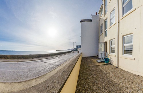 Castletown Apartment | Seal Rock - a seaside pet friendly apartment