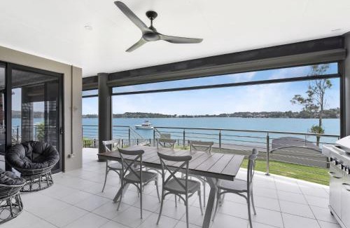 Lake Macquarie City Council House | Sealand Lake House Stunning Absolute Waterfront