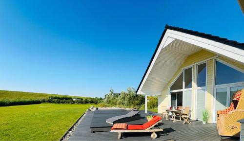 Wesselburenerkoog House | Sealect-Hus-5-direkt-an-der-Nordsee-nahe-St-Peter-Ording-mit-Sauna-Whirlpool-und-Kamin