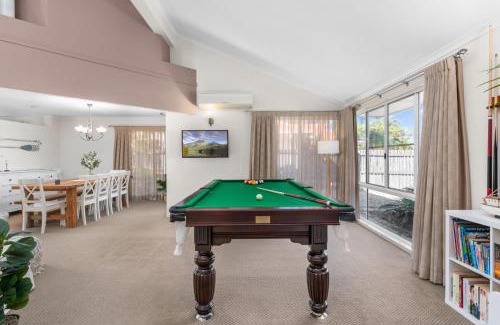 Banksia Beach House | Seanna Blue: Relax & Indulge on the Canal