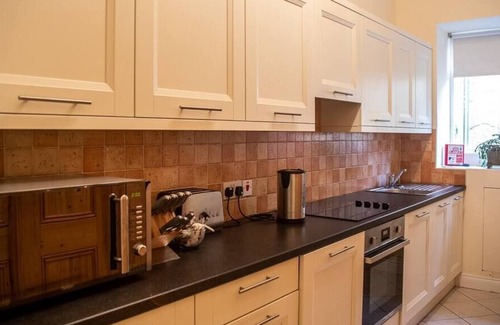Monkstown Apartment | Seapoint Summary: Tas