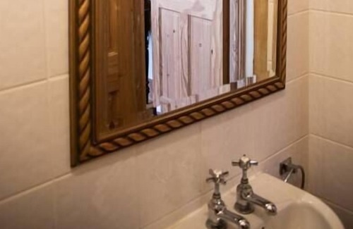 Monkstown Apartment | Seapoint Summary: Tas