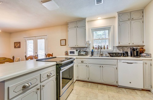 Searcy House | Searcy Retreat Home Near Little Red River
