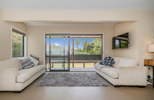 Matarangi House | Seas the Day - Matarangi Holiday Home