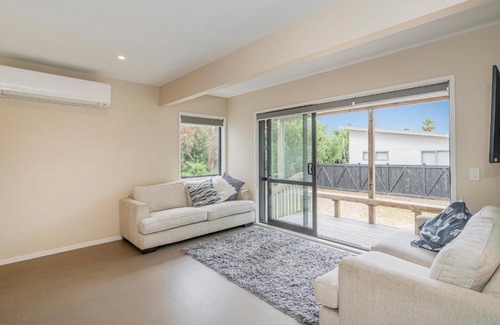 Matarangi House | Seas the Day - Matarangi Holiday Home