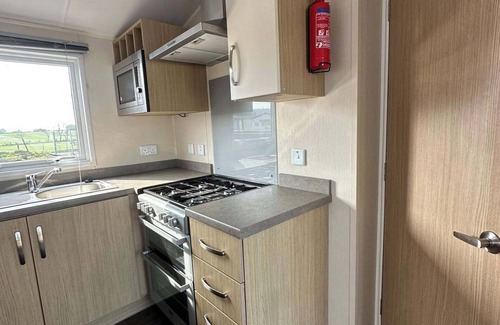 Ingoldmells House | Seascape - 2 bed caravan next to Fantasy Island Ingoldmells, dog friendly