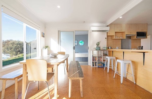 Dodges Ferry Cottage | Seascape Cottage Headland Stay near Whale Watching