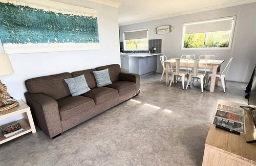 Minnie Water Apartment | Seascape Downstairs, TOP NOTCH