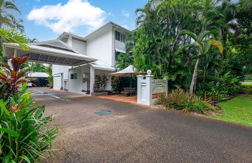 Port Douglas Apartment | Seascape Holidays at Coral Apartments Ground Floor