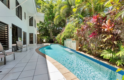 Clifton Beach House | Seascape Luxury Beachfront Holiday House