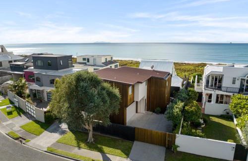 Mount Maunganui Apartment | Seascape on Sunbrae with Sea Views