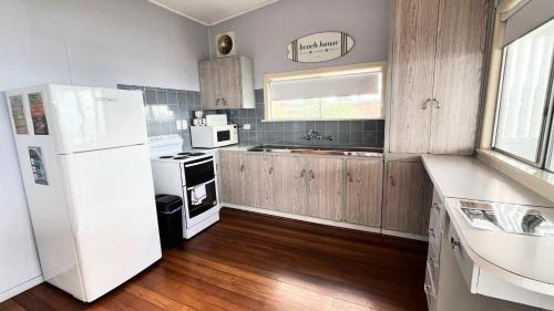Minnie Water House | 'seascape Upstairs