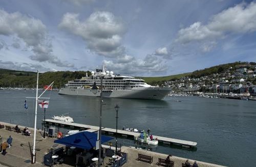Dartmouth House | Seascape - Waterfront apartment, glorious views and parking
