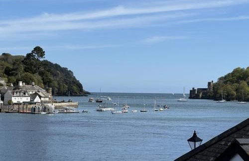 Dartmouth House | Seascape - Waterfront apartment, glorious views and parking