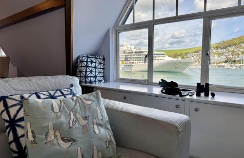 Dartmouth House | Seascape - Waterfront apartment, glorious views and parking