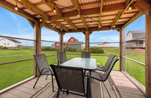 Maximeville Cottage | Seashell by the Seashore: Cozy 1BR Cottage Steps from Private Sandy Beach