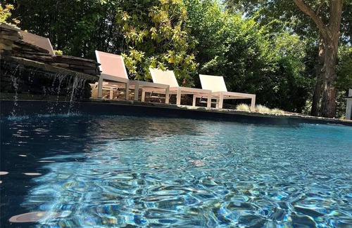 Sag Harbor House | Seashell – Short Walk to Long Beach, Heated Pool & Best Sunsets in the Hamptons