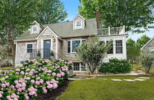 Sag Harbor House | Seashell – Short Walk to Long Beach, Heated Pool & Best Sunsets in the Hamptons