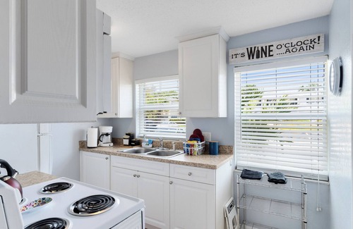 Indian Harbour Beach Apartment | Seashell~ Walk to the beach Pool, BBQ, Arcade, Gym