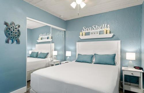 Marathon Apartment | Seashells Getaway - Boat Slip, Ramp, Pool