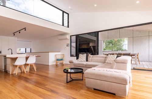Smiths Lake House | Seashells Lakeside Holiday Perfection