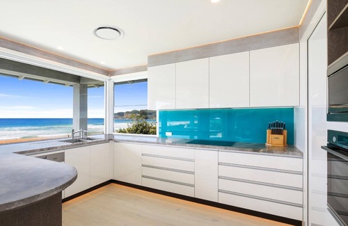 North Avoca House | SEASHORE | Beachfront, Ocean Views, WiFi | Accom Holidays