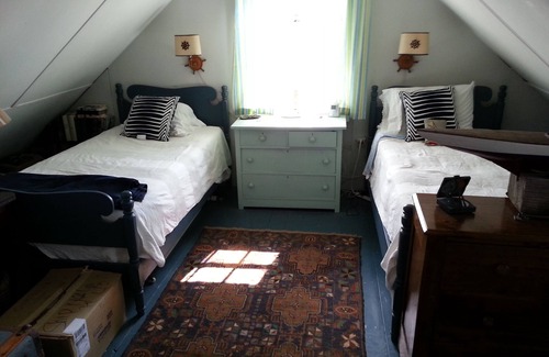 Fair Harbor House | Seashore Cottage charm, large deck on 2 lot private ‘‘Preserve,” 300’ from ocean