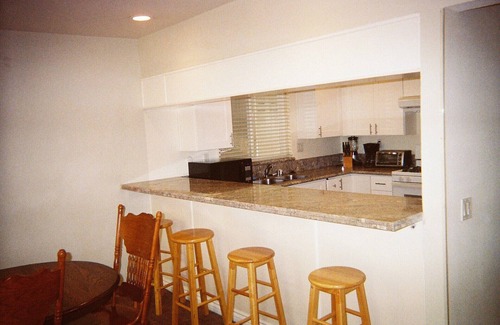 West Newport House | Seashore Dr. - 11 Bikes, 9 Body Boards, 8 Wetsuits, 12 Beach Chairs + Beach Toys