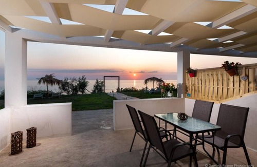 Alonia Apartment | Seashore Stream Suites