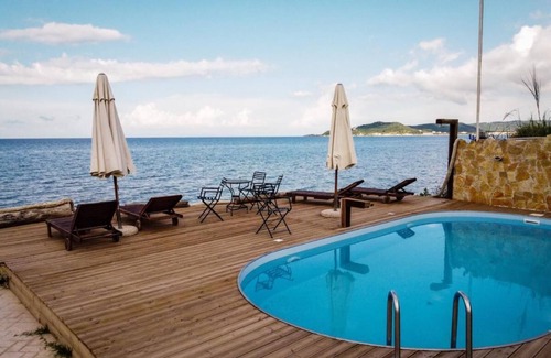 Alonia Apartment | Seashore Stream Suites