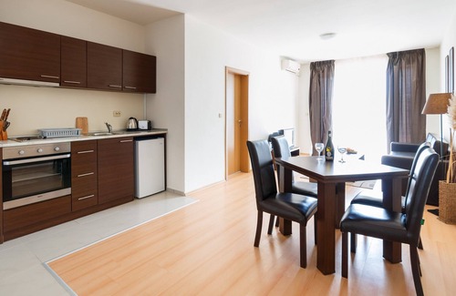Sunny Beach Apartment | Seaside Apartment with 2 Bedrooms for up to 5 Guests