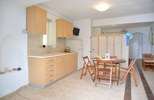 Tripiti Apartment | Seaside Apartment in Klima, Milos, Ground floor