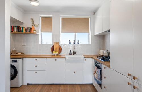 Henley Beach Apartment | 'Seaside' at Henley