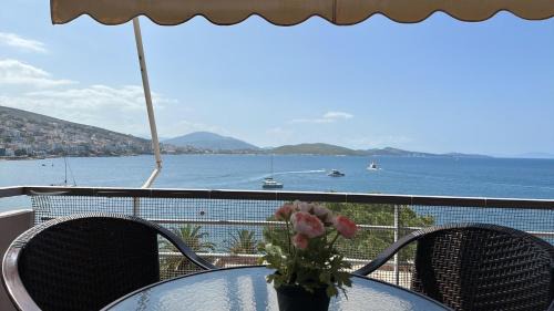 Qender Apartment | Seaside Bliss Apartment 1