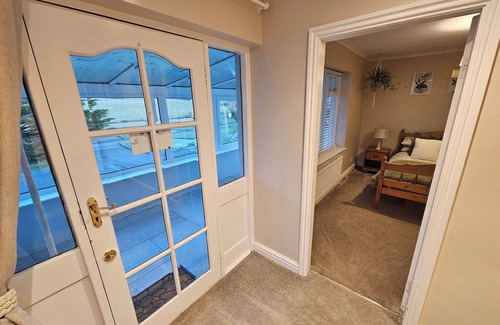 Cylch-Y-Garn House | Seaside Bliss Retreat - 5 Bedroom House