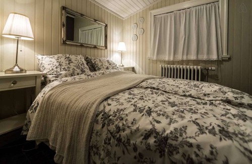 Eyrarbakki Cottage | Seaside cottages is a detached, 19th century stone-built cottage which stands by the Atlantic ocean