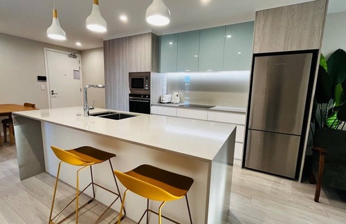 Mount Maunganui Apartment | Seaside Elegance- Modern Comforts & Cafe onsite