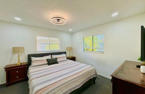 Fort Myers Beach House | Seaside Elegance 3 Mi to FM Beach Paradise Sleep 6
