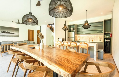 Munggu Villa | Seaside Escape: 4BR Villa, 190m to Canggu Beach