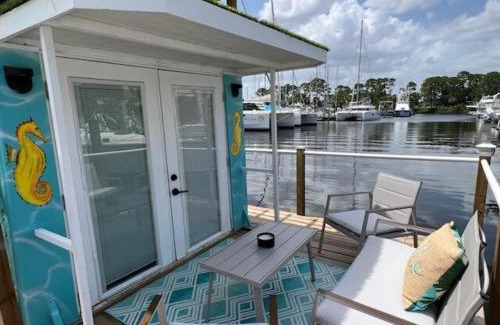 Merritt Island Boat Rental | Seaside Escape A Cozy Houseboat