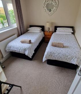 Cylch-Y-Garn House | Seaside Escape at Ty Bugail - Holyhead