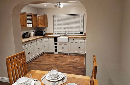 Cylch-Y-Garn House | Seaside Escape at Ty Bugail - Holyhead