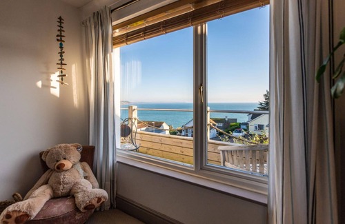 Looe Apartment | Seaside escape overlooking beautiful looe bay