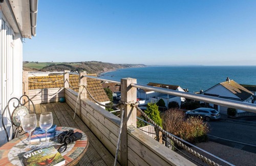 Looe Apartment | Seaside escape overlooking beautiful looe bay