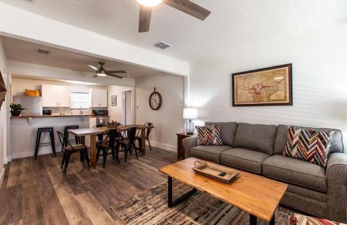 Bay Area House | Seaside Escape Two Fully Remodeled Homes for Your Group