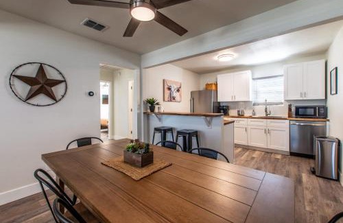 Bay Area House | Seaside Escape Two Fully Remodeled Homes for Your Group