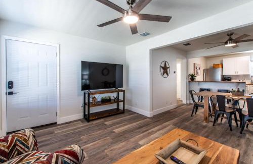 Bay Area House | Seaside Escape Two Fully Remodeled Homes for Your Group